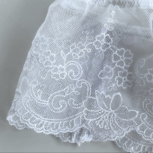 White Mesh and Lace Thong with Bows - Picture 13 of 16